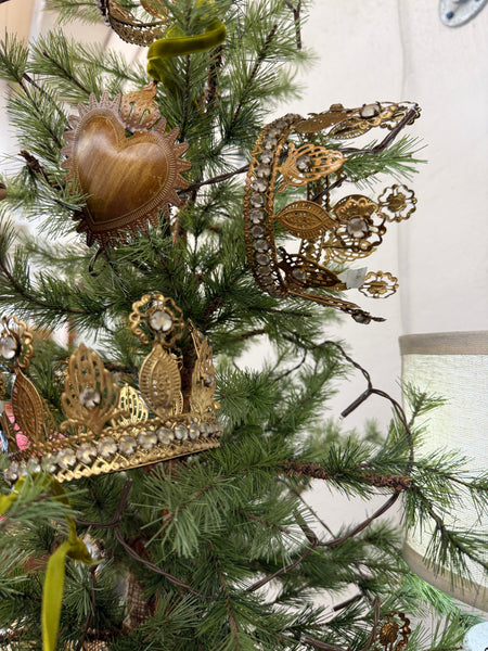 The Fancy Crown with Flowers